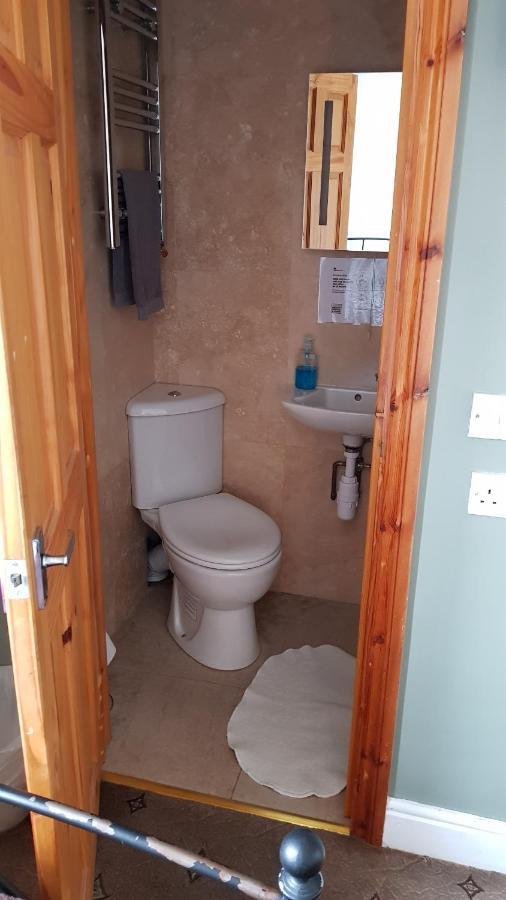 Camera Doppia con Letti Singoli con Bagno